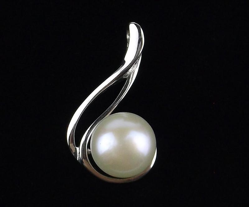 New Sterling Silver Pearl Drop Pendant (1 of 3)