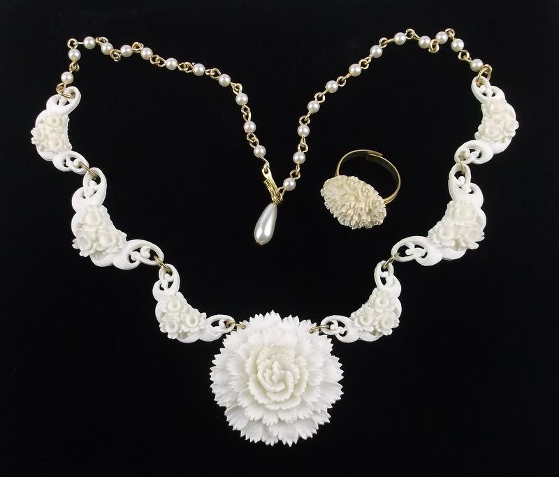 Mint Vintage 1940s Celluloid Necklace Ring 18" Adjust (1 of 5)