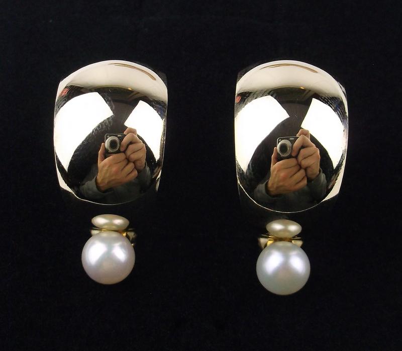 Mint Vintage Big 14kt Gold Pearl Stud Shield Earrings (1 of 5)
