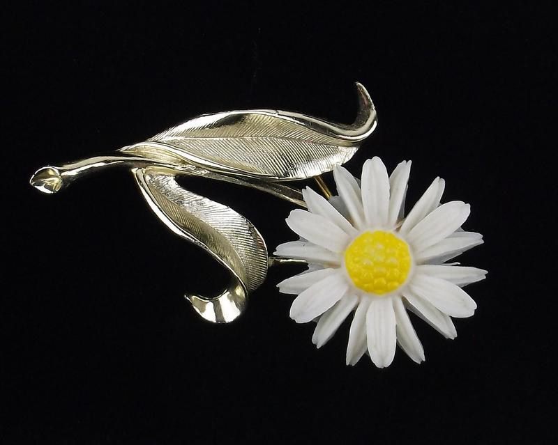 Mint Vintage 1970s Flower Brooch (1 of 4)
