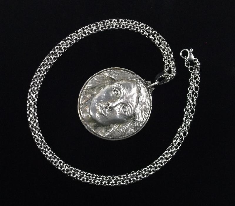 Mint Vintage 1970s Womans Face Necklace 20" (1 of 3)