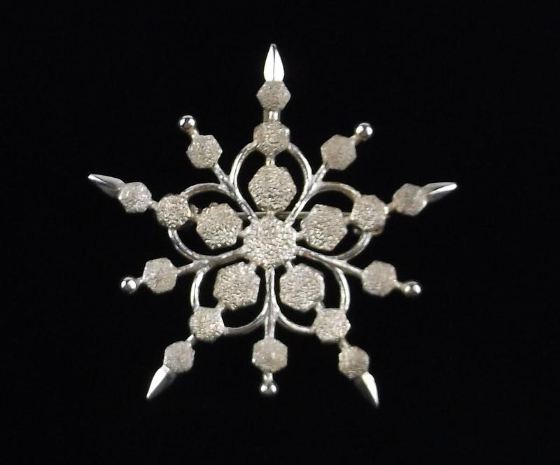 Mint Vintage Sterling Silver Snowflake Brooch (1 of 3)