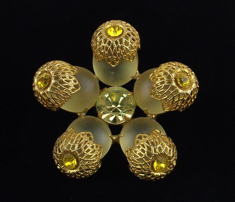 Mint Vintage 1950s Lucite Rhinestone Brooch (1 of 4)
