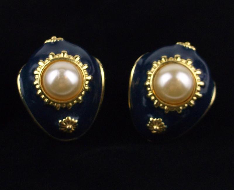 Mint Vintage Joan Rivers Enameled Earrings (1 of 3)