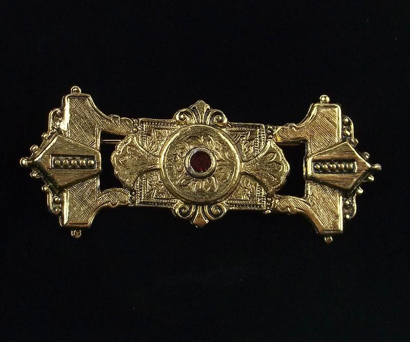 Mint Vintage Rhinestone Brooch (1 of 3)