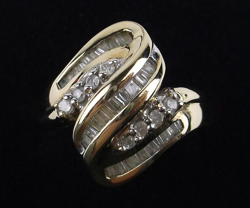 Mint Boxed 10kt Gold Diamond Ring Size 6 (1 of 2)