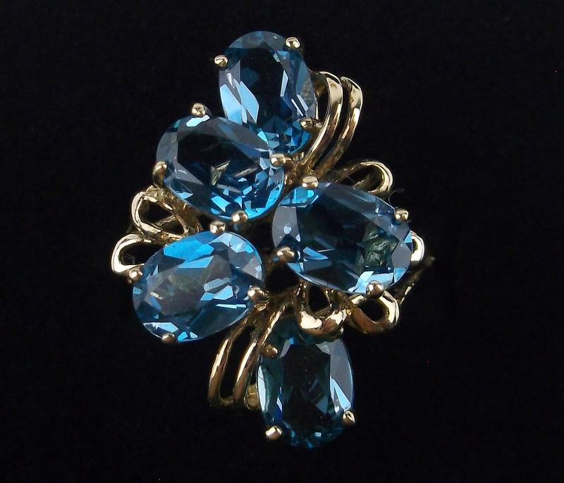 New Boxed 10kt Gold Blue Topaz Ring Size 6 (1 of 3)