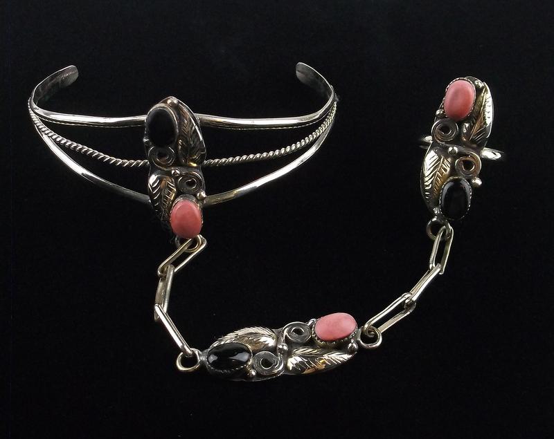 Vintage Navajo Sterling Coral Ring To Cuff Bracelet 7 (1 of 6)