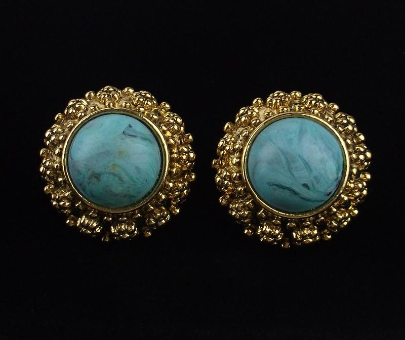 Big Mint Vintage 1960s Rhinestone Earrings (1 of 3)