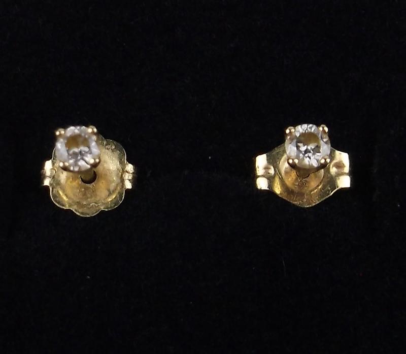 Stunning 14kt Gold Diamond Stud Earrings Small (1 of 2)