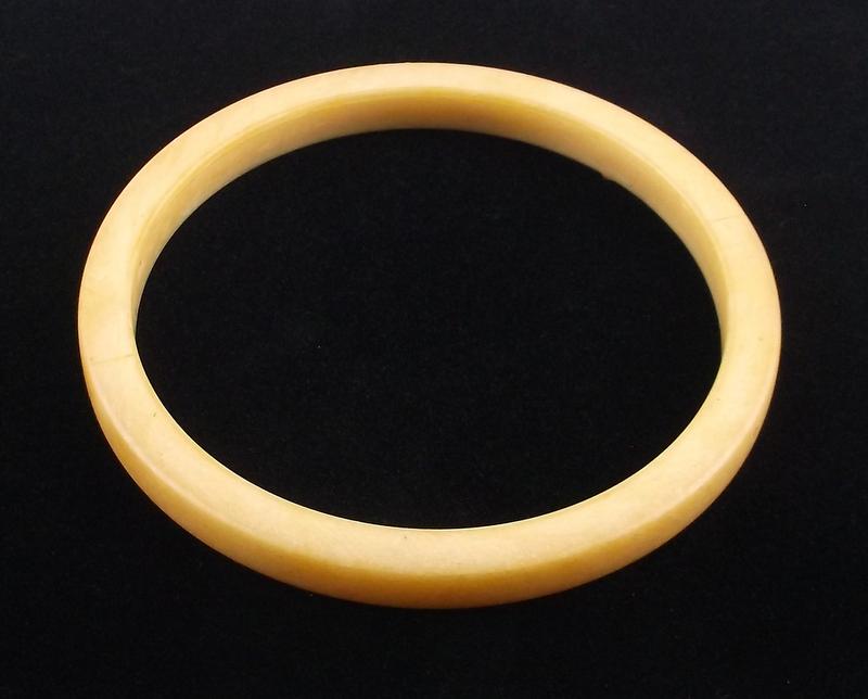 Vintage 1940s Bakelite Bangle Bracelet: .
