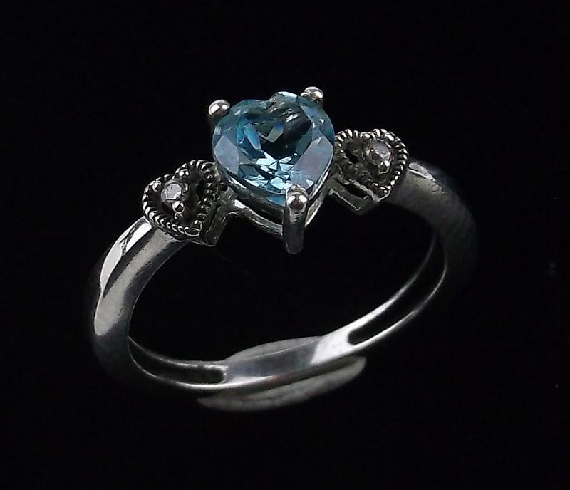 Stunning Vintage Sterling Silver Blue Topaz Ring 7 (1 of 2)