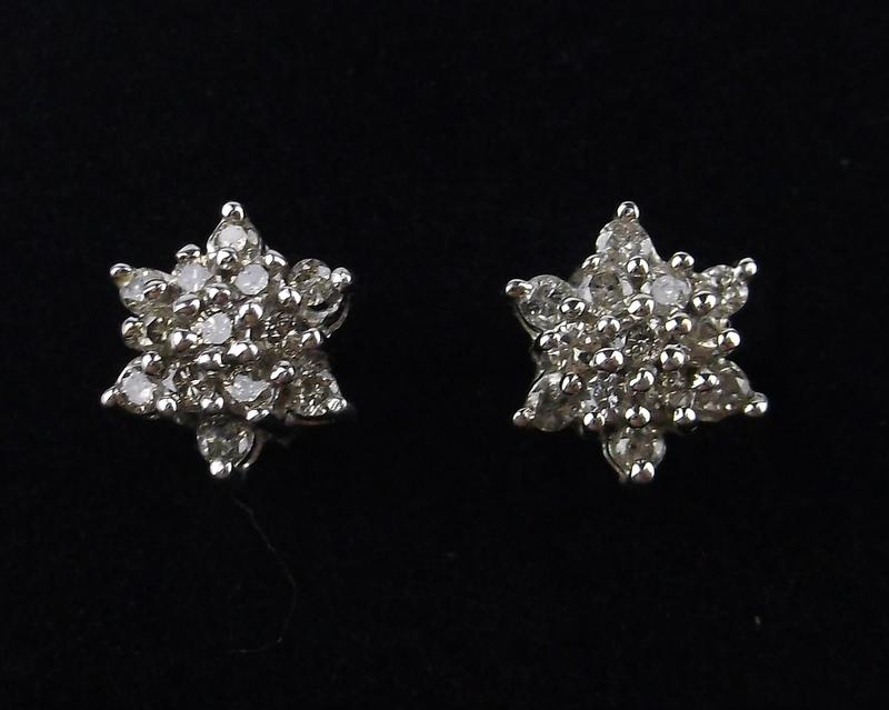 Stunning Vintage 10kt Gold Diamond Earrings (1 of 2)