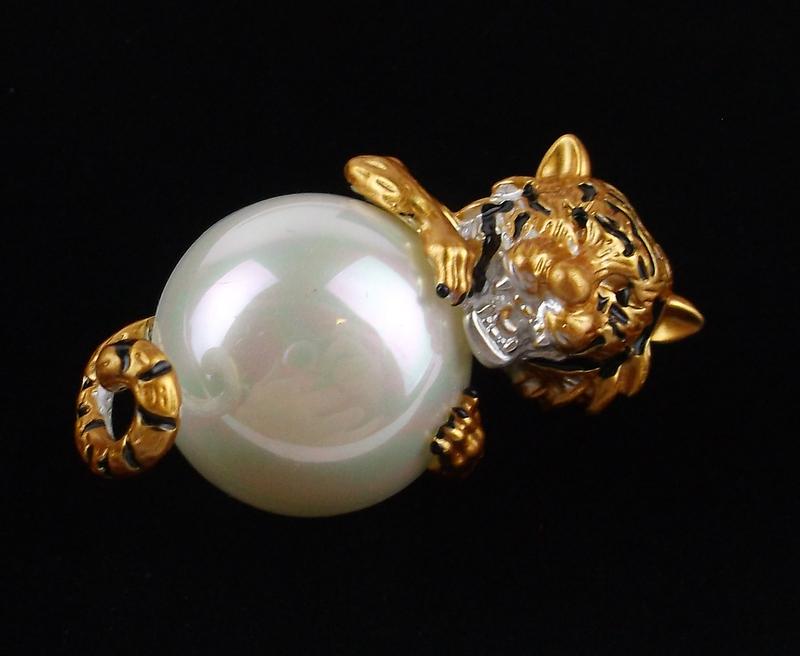 Mint Enameled Tiger Brooch (1 of 1)
