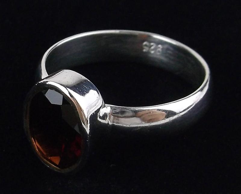 New Sterling Silver 2.5ct Garnet Ring Size 8 (1 of 2)