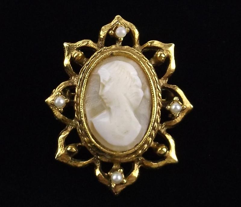 Mint Vintage 1950s Carved Shell Cameo Brooch (1 of 3)