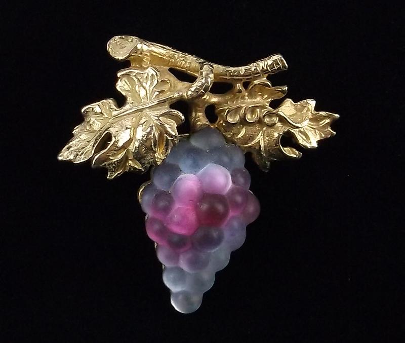 Mint Vintage Lucite Grapes Brooch (1 of 3)