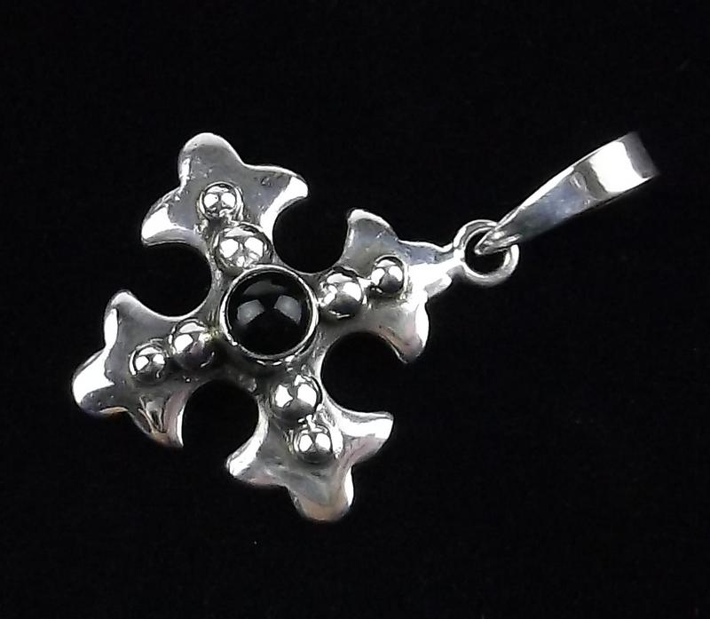 Mint Vintage Sterling Silver Onyx Cross Pendant (1 of 2)