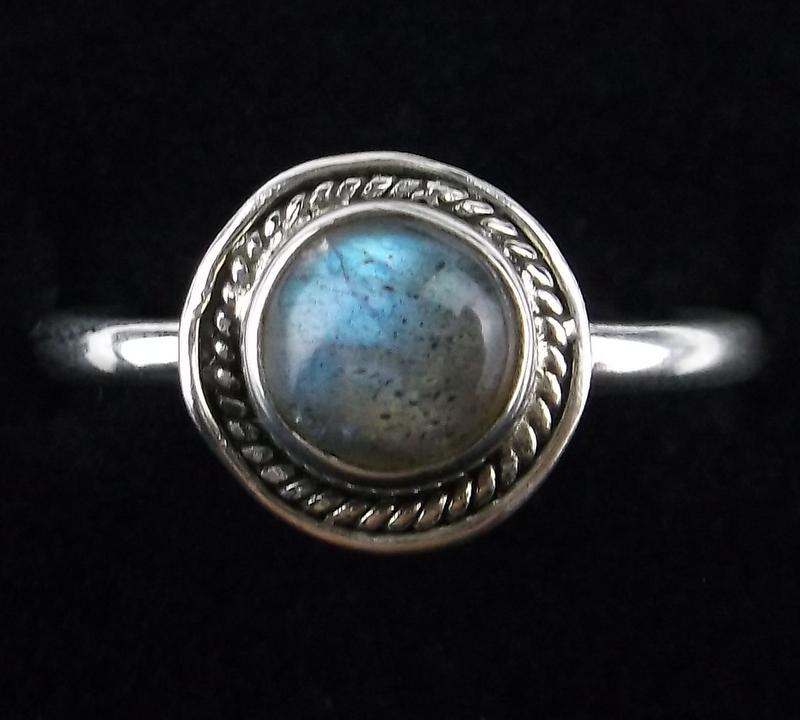 New Bali Sterling Silver Labradorite Ring Size 7: Solid Sterling Silver Guaranteed, in Brand New Never Worn Condition.