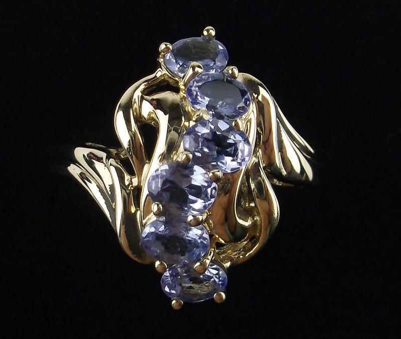 New Boxed 10kt Gold Tanzanite Ring Size 7 (1 of 3)