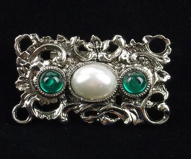 Mint vintage 1960s Rhinestone Brooch Elegant (1 of 3)