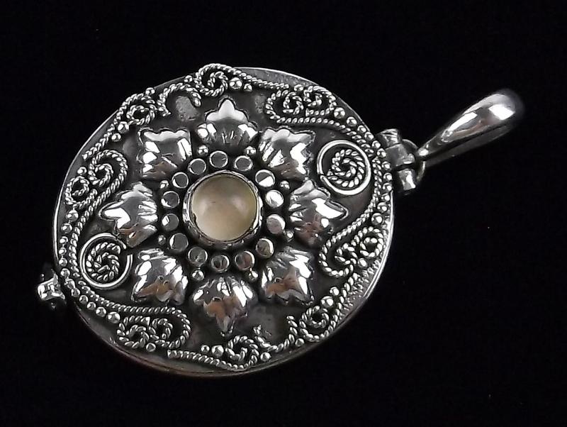 Mint Vintage Bali Sterling Ornate Poison Locket Pendant: Guaranteed Solid 925 Sterling Silver, in Excellent Condition