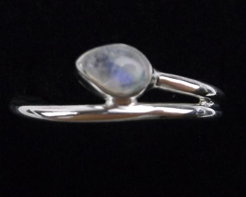 New Sterling Silver Moonstone Ring Size 8 (1 of 2)