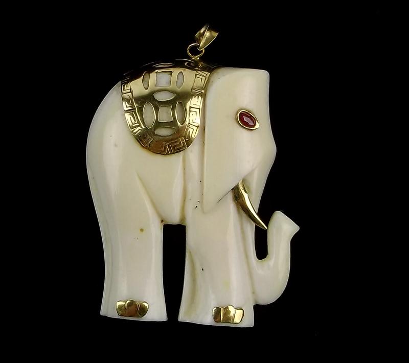 Big Vintage 14kt Gold Ruby Elephant Pendant (1 of 4)