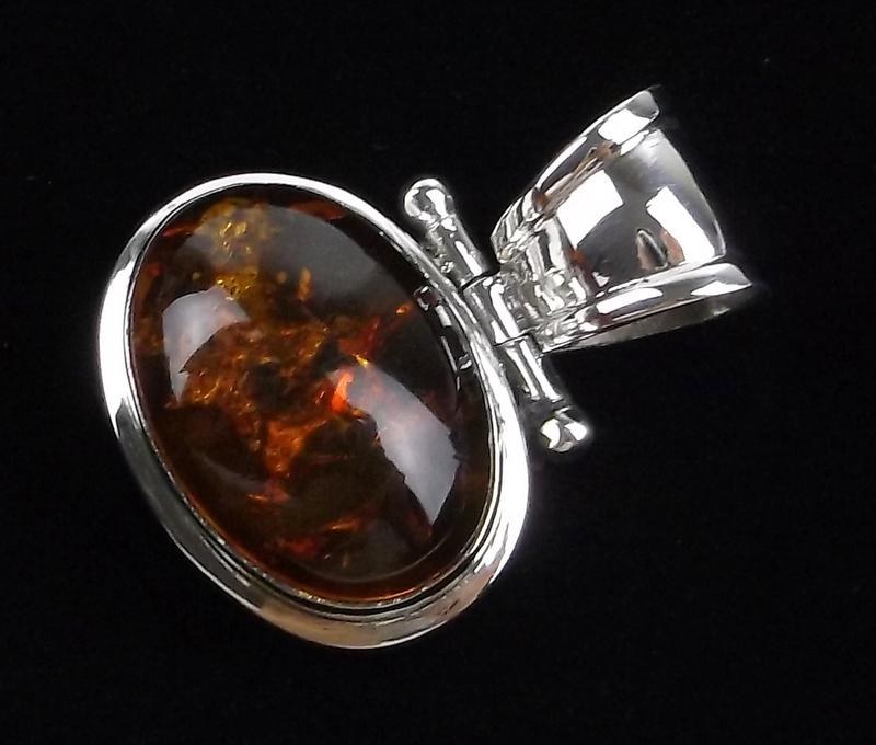 Mint Sterling Silver Genuine Amber Pendant (1 of 3)