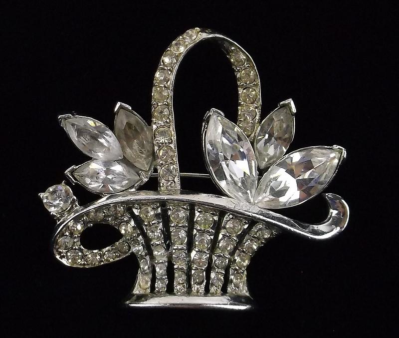 Mint Vintage 1940s Rhinestone Flower Basket Brooch (1 of 3)