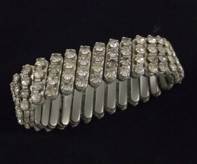 Gorgeous Vintage 1950s Rhinestone Bracelet (1 of 2)