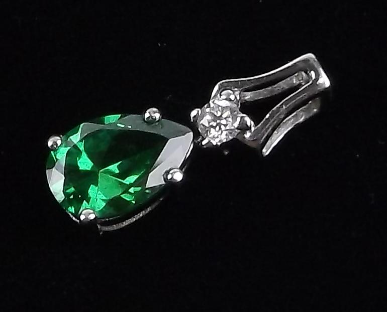 New Sterling Silver Green Stone Drop Pendant (1 of 2)