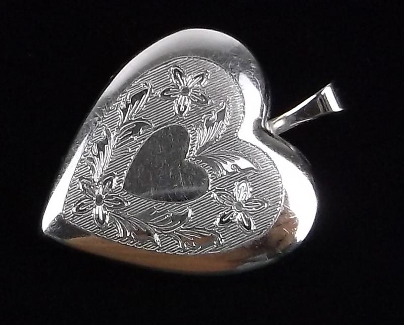 Stunning Vintage Sterling Silver Heart Locket Pendant: Guaranteed Solid 925 Sterling Silver, in Excellent Condition