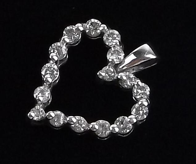 Mint Vintage 14kt White Gold Diamond Heart Pendant (1 of 2)