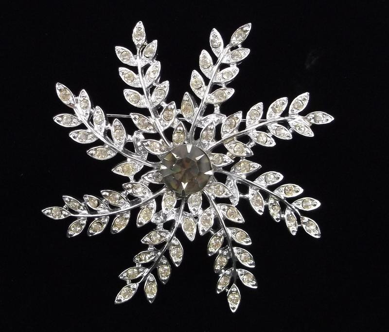 Big Mint Vint 1970s Rhinestone Snowflake Brooch (1 of 3)