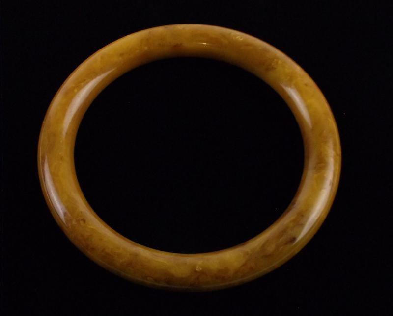 Mint Vintage 1940s Butterscotch Bakelite Bracelet Bangle (1 of 3)