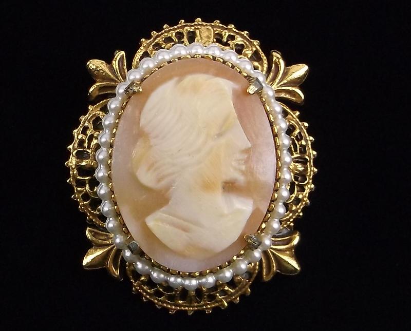 Mint Vintage 1950s Florenza Shell Cameo Brooch: Mint Condition, In Like New Condition, Perfect