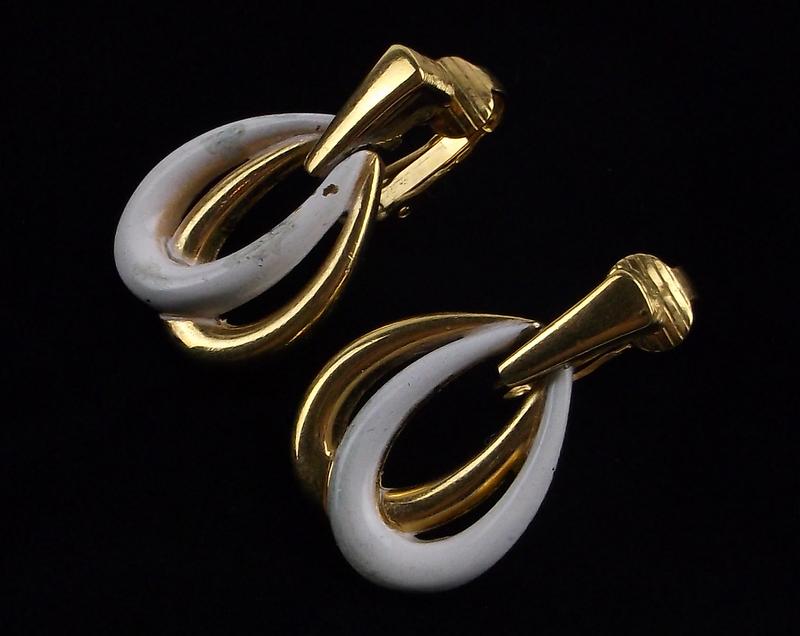 Stunning Vintage Trifari Door Knocker Earrings: excellent condition