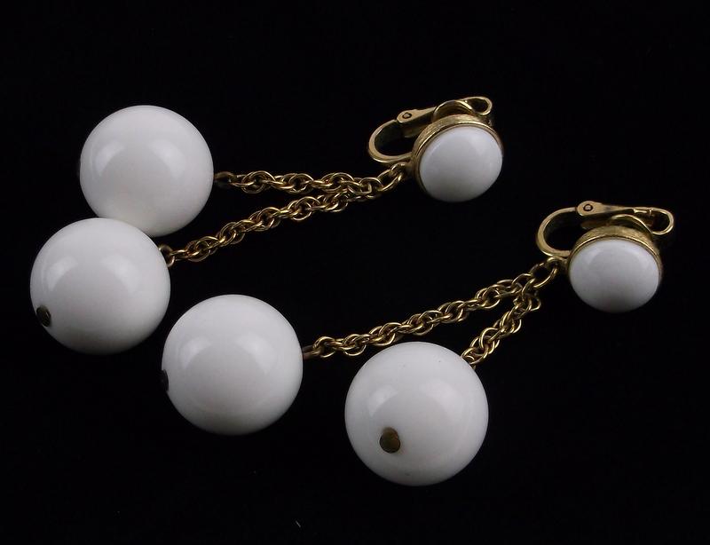 Mint Vintage Crown Trifari White Lucite Drop Earrings: Mint Condition, In Like New Condition, Perfect
