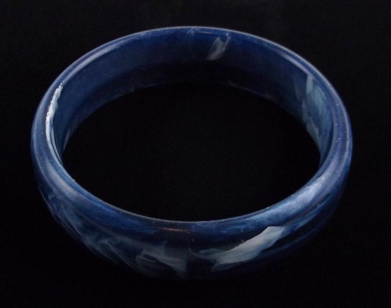 Mint Vintage 1950s Marbled Lucite Bangle Bracelet (1 of 3)