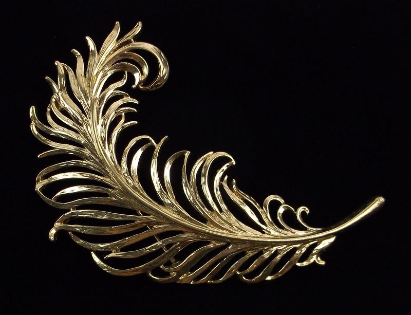 Big Mint Vintage Trifari Feather Quill brooch (1 of 3)