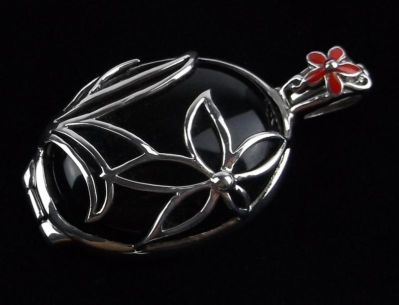 New Sigal Sterling Silver Onyx Pendant Opens (1 of 3)