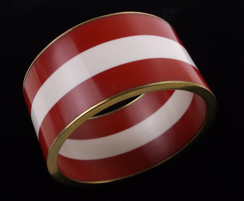 Mint Vintage 1960s MOD Lucite Bangle Bracelet BIG (1 of 3)
