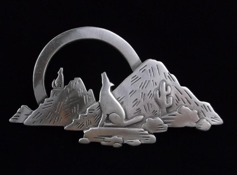 Mint Vintage Southwestern Style Wolf brooch (1 of 3)