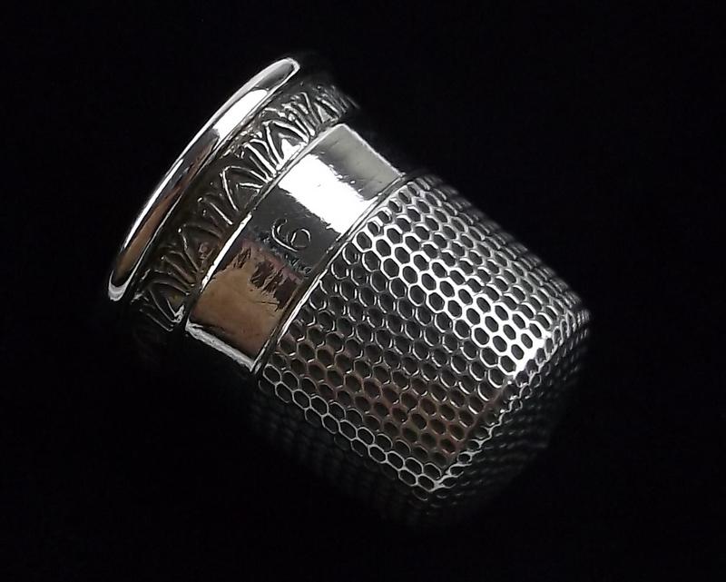 Mint Vintage 1940s Sterling Silver Sewing Thimble (1 of 3)