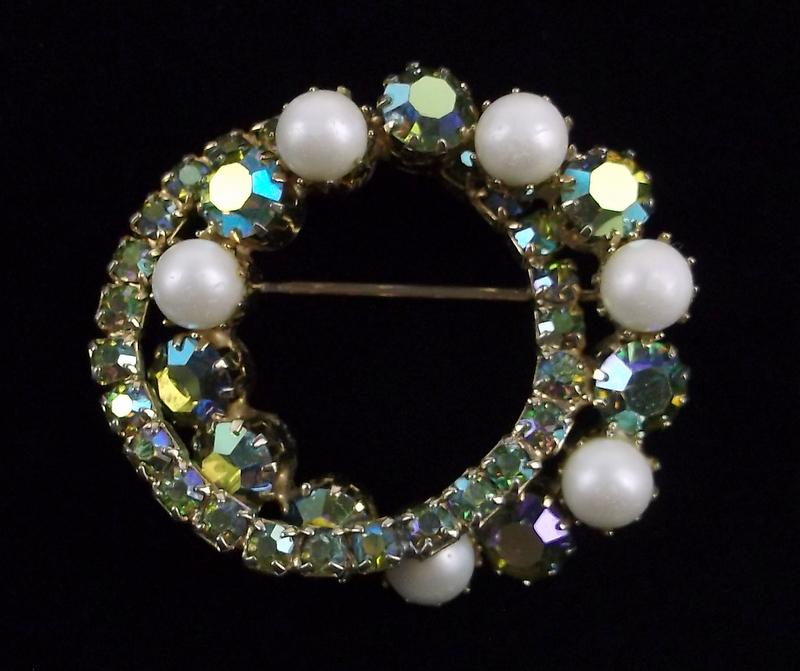 Mint Vintage 1950s Rhinestone Brooch Aurora Borealis (1 of 3)