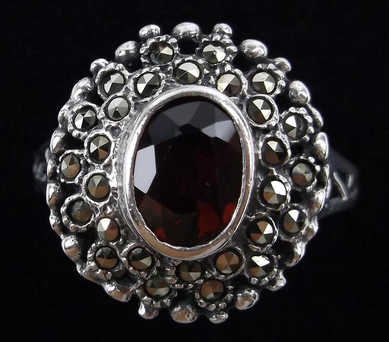 Mint Vintage Sterling Silver Garnet Ring 9 Designer (1 of 3)
