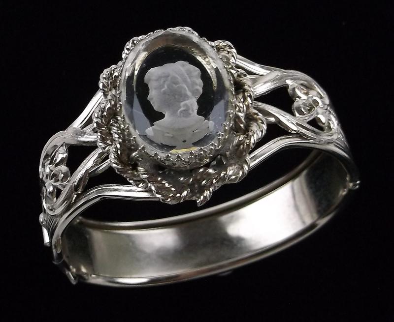 Mint Vintage 1950s Cameo Bracelet Lock Lever Band (1 of 6)
