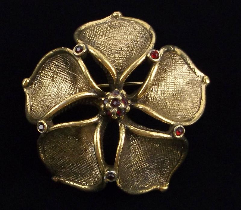 Mint Vint 1950s Designer Rhinestone Brooch 3D (1 of 4)