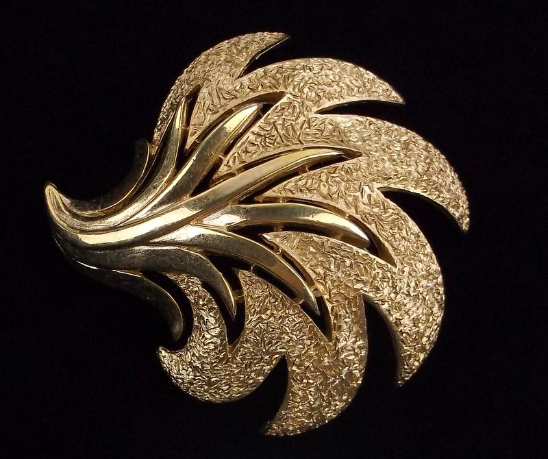 Mint Vintage 1960s Crown Trifari Brooch (1 of 3)